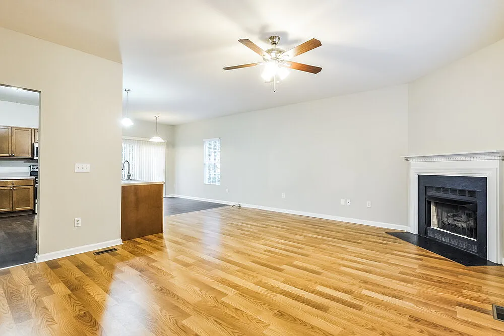 4 bed, 2.5 bath, 1901 sqft, $2,980 — Photo 3