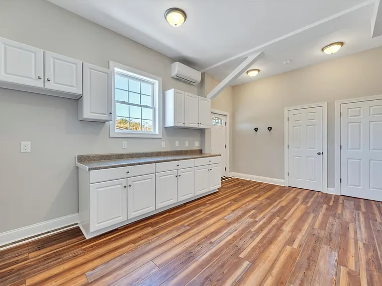 1180 Longfield Rd — Photo 146