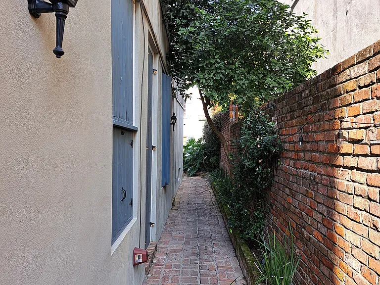 617 Dauphine St #9 — Photo 3