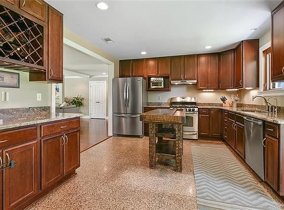 5th image of 527 Jewel St