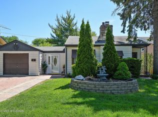 411 N Dwyer Ave, Arlington Heights, IL 60005