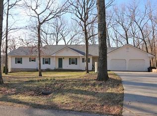 1461 Palisades Rd, Ballwin, MO 63021