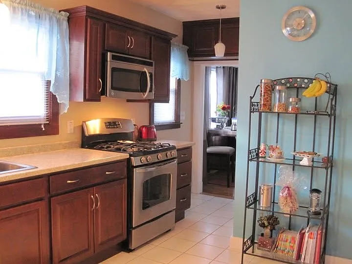 27 Bradbury Avenue — Photo 2