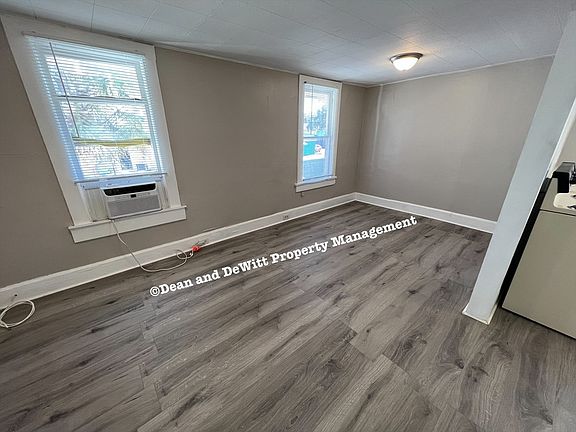 3rd image of 916 13th Ave N #105