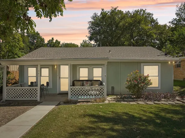 683 Meadow Park Dr, White Settlement, TX 76108