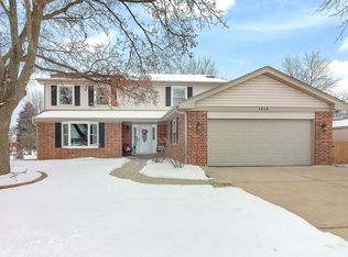 1419 Castlewood Dr, Wheaton, IL