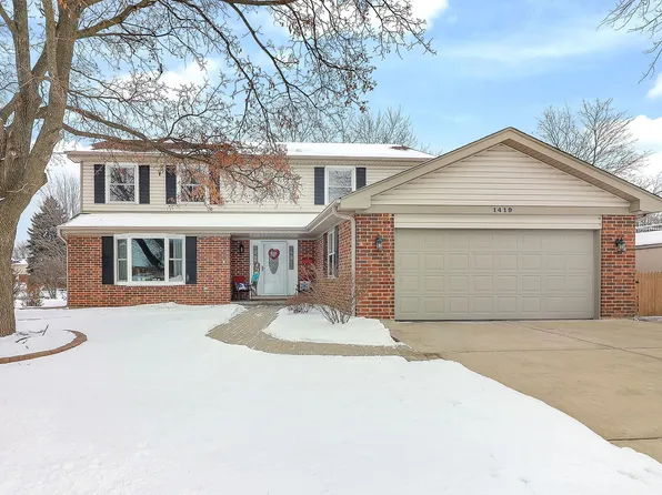 1419 Castlewood Dr, Wheaton, IL 60189