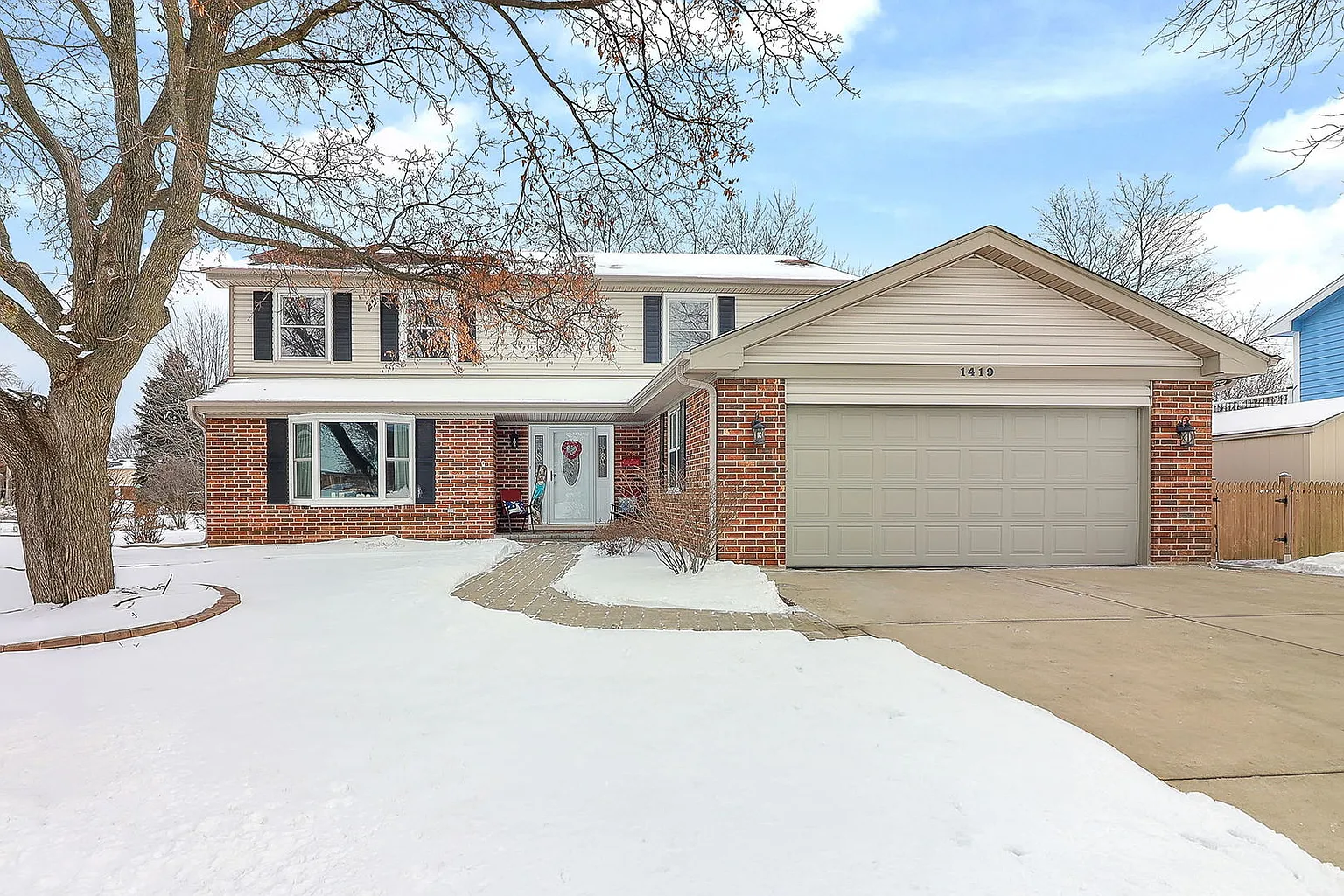 1419 Castlewood Dr photo 1