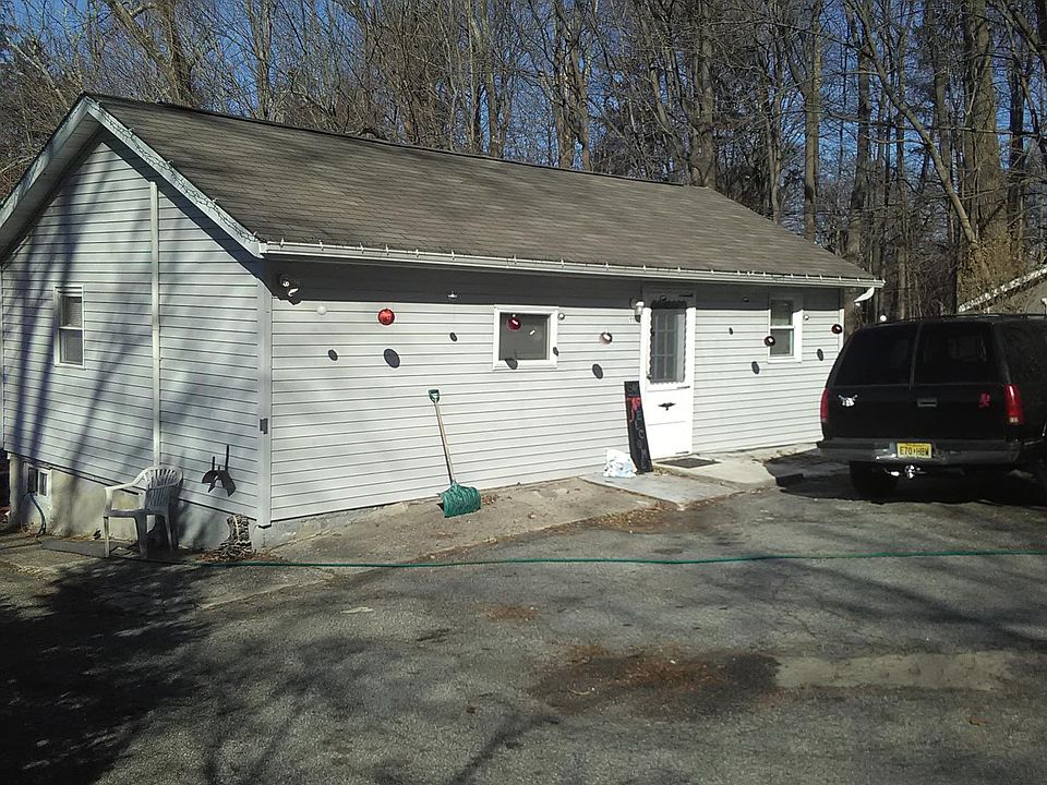 2nd image of 11 Phillips Rd #1