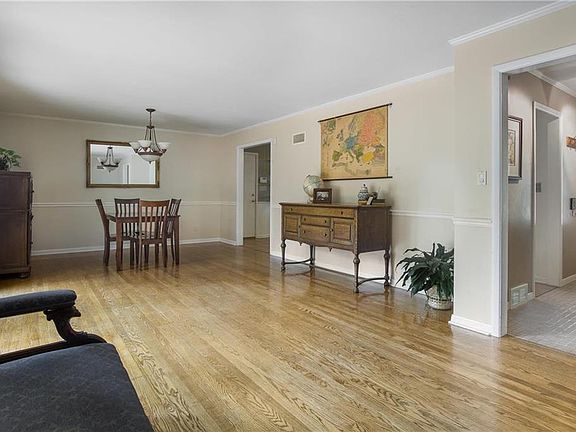 3rd image of 6625 Milhaven Dr