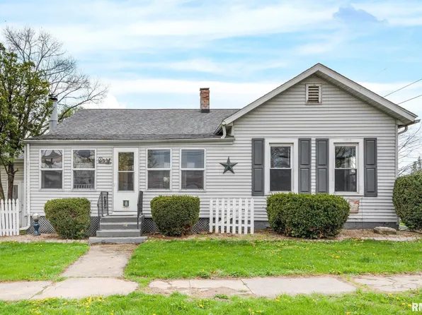 207 N Adams St, Washburn, IL 61570