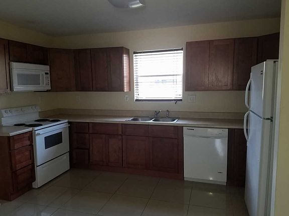 4th image of 171 NE 35th Ct