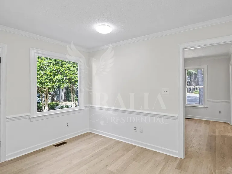 623 Elmwood Ct — Photo 11