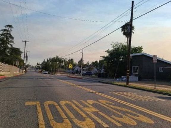 Exterior Neighborhood (street photo)