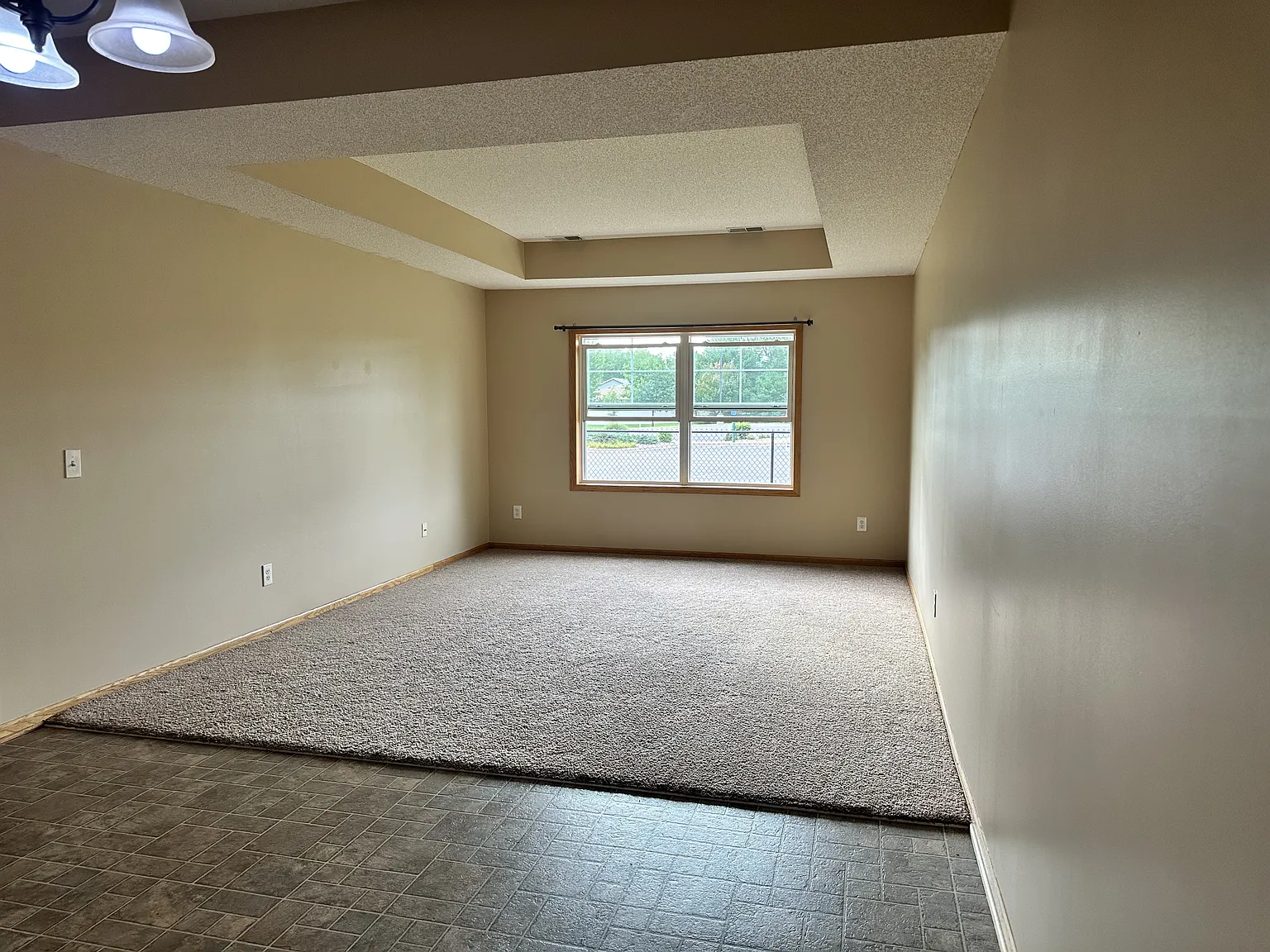3 bed, 1952 sqft, $2,250 — Photo 3