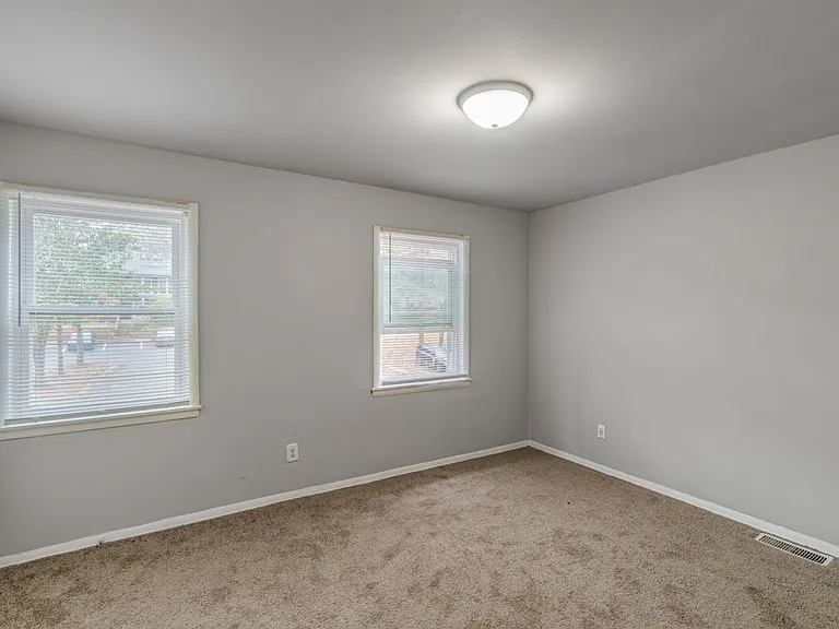 Park Fairfax Apartments — Photo 27