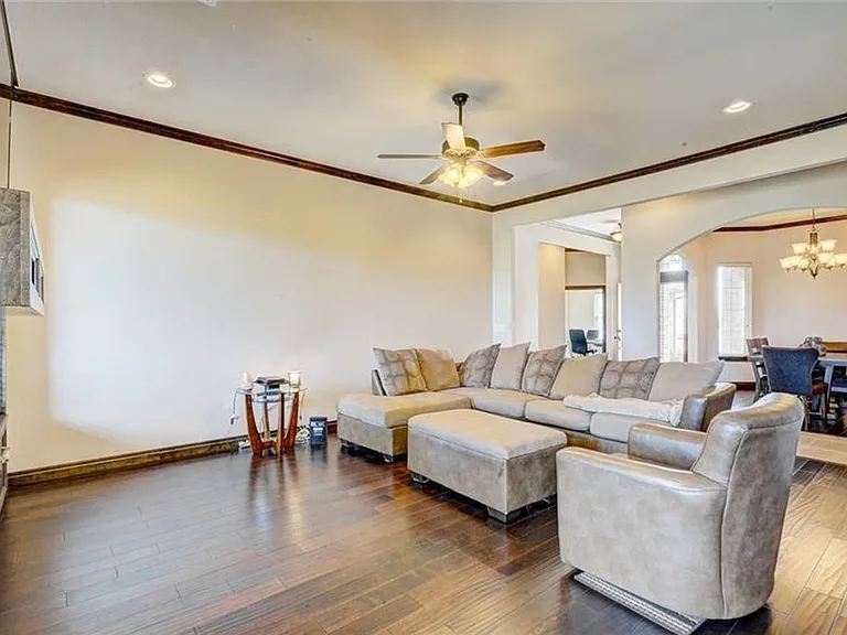2301 Bretford Way — Photo 36