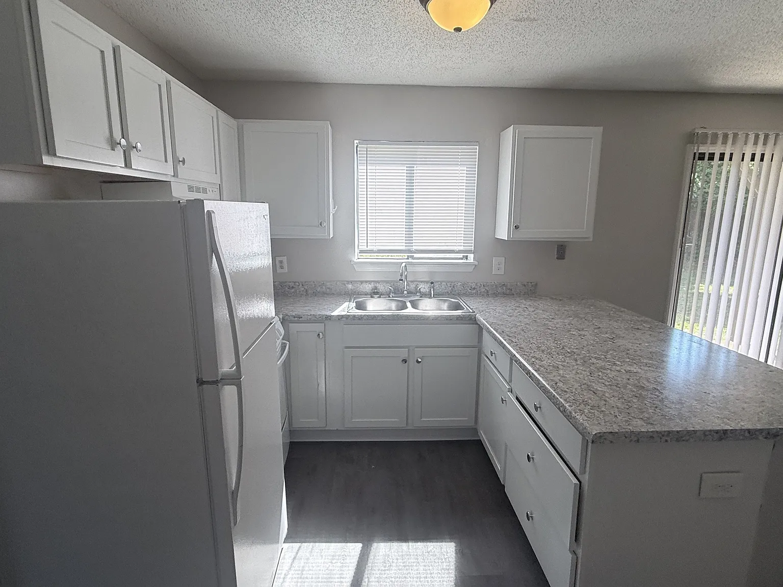 Nottingham Apartments — Photo 4