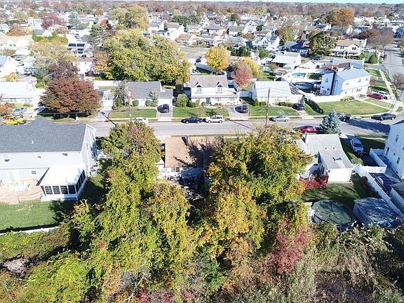 4th image of 109 Arlyn Dr W