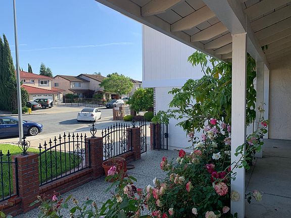 4th image of 2725 Glen Amador Ct