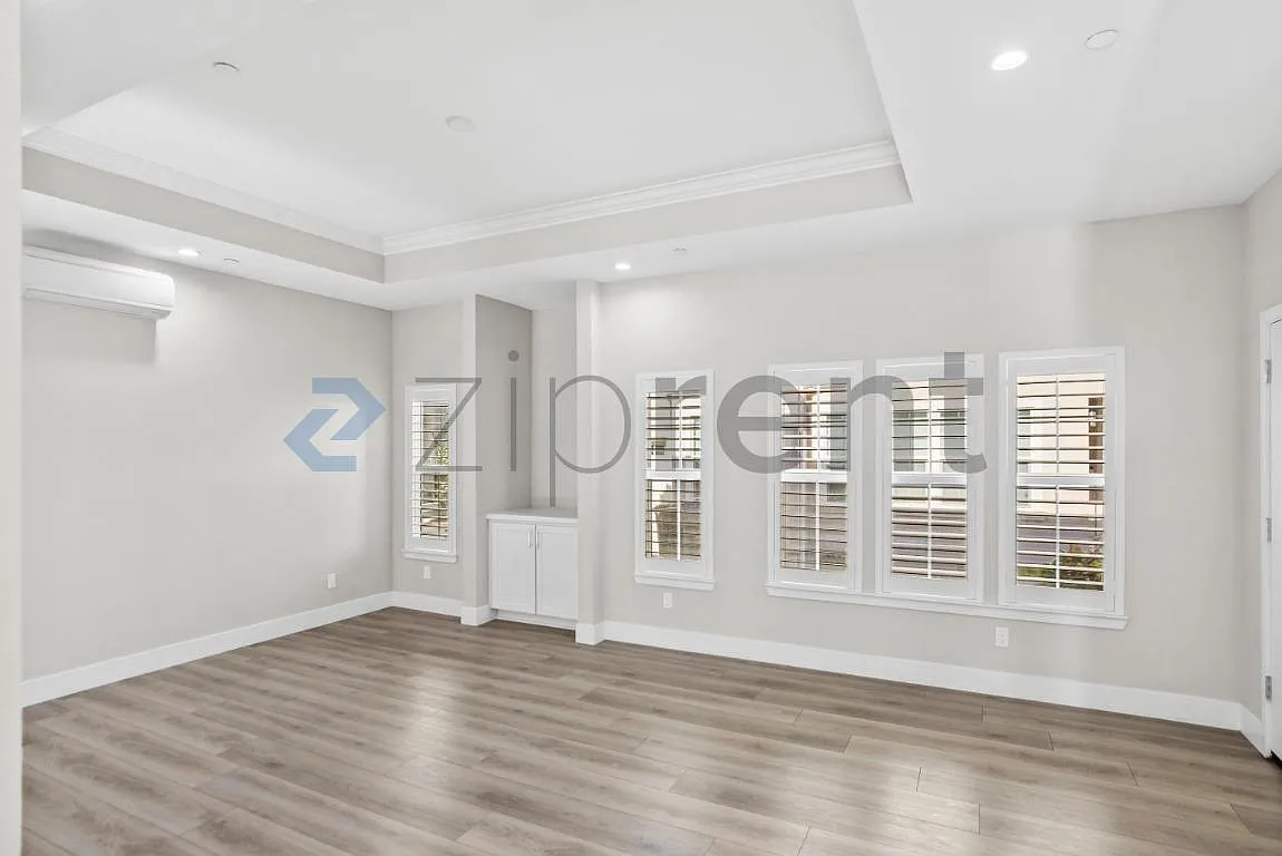 4 bed, 2.5 bath, 1944 sqft, $5,500 — Photo 4