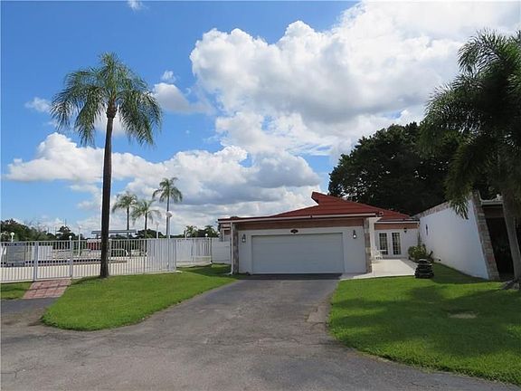 2nd image of 16500 Country Club Cres