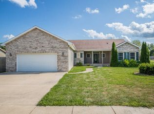101 Fox Run Ct, Le Roy, IL 61752