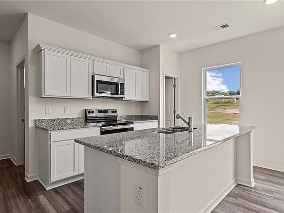 4th image of 37 Crescent Blvd