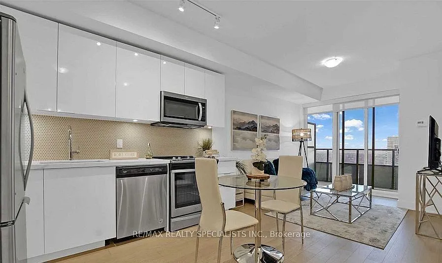 30 Shore Breeze Dr — Photo 3