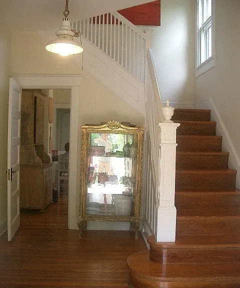 Entry Foyer / Entrance