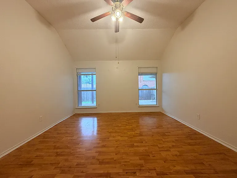 1023 Bonanza Dr — Photo 25