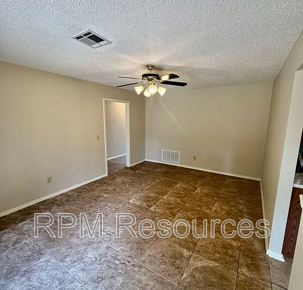 405 Meadow Lake Dr — Photo 7