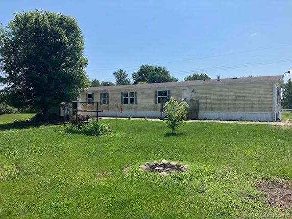 2010 N Goetze Rd, Carsonville, MI 48419