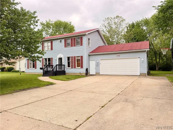120 Sunset Dr, Hamburg, NY 14075