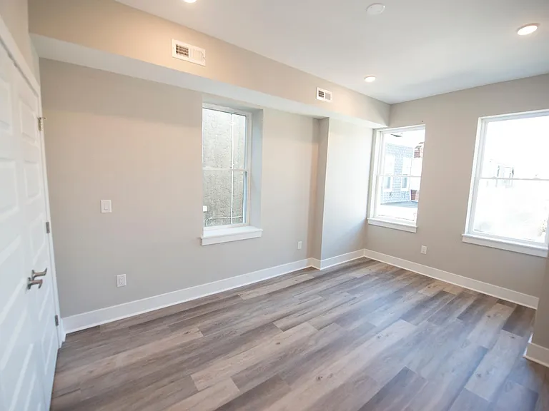 2835 W Oxford St #2 — Photo 11
