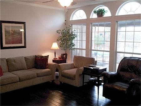 3rd image of 1117 Lexington Ln