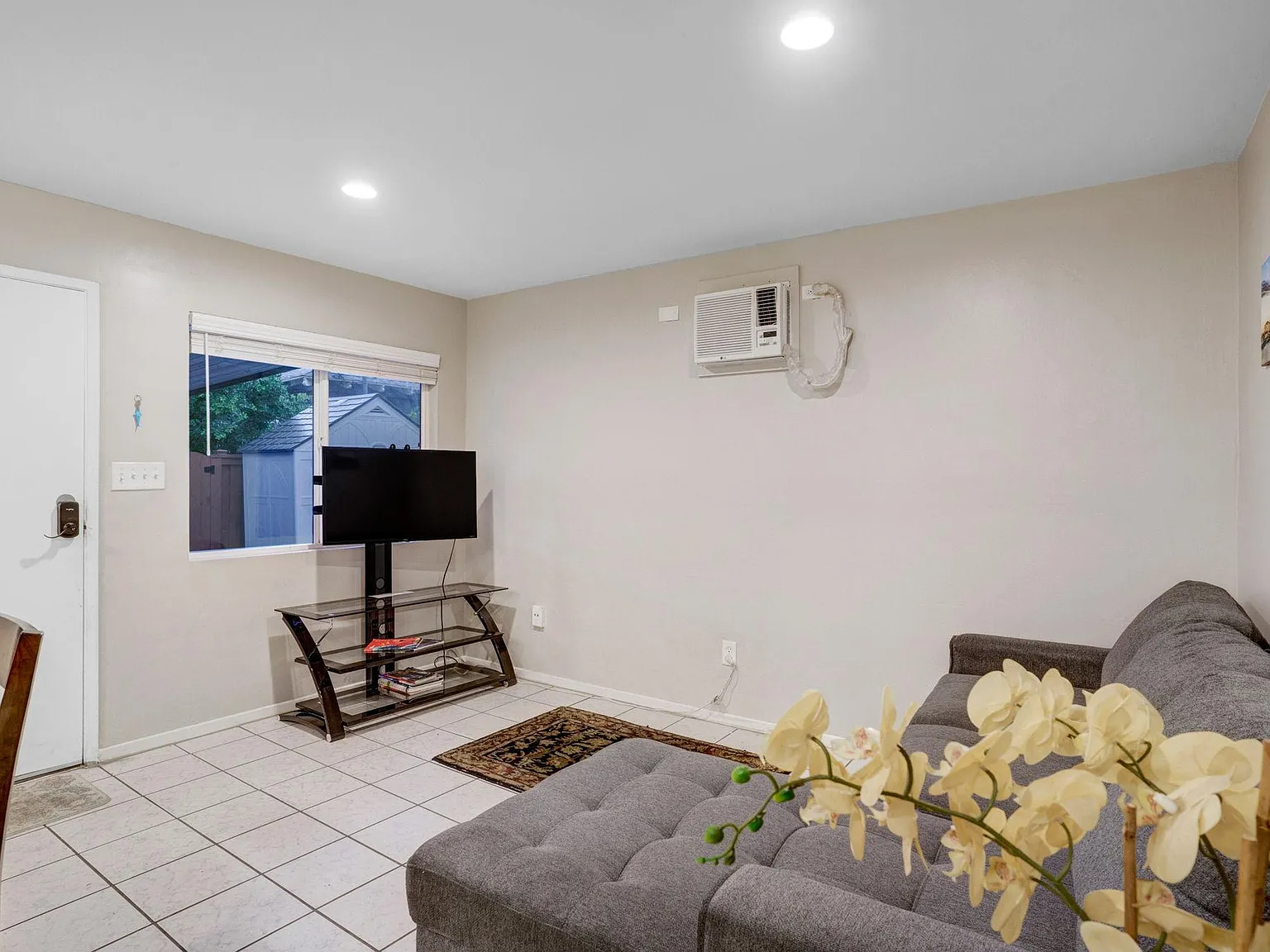 1 bed, 500 sqft, $2,100 — Photo 3