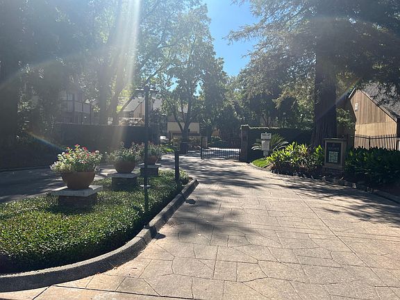 2nd image of 512 Woodside Oaks APT 3