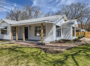 902 Hackberry St, Taylor, TX 76574