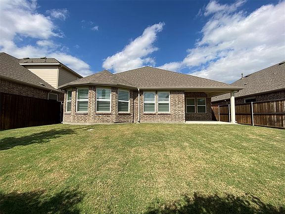 3rd image of 4908 Meadow Falls Dr