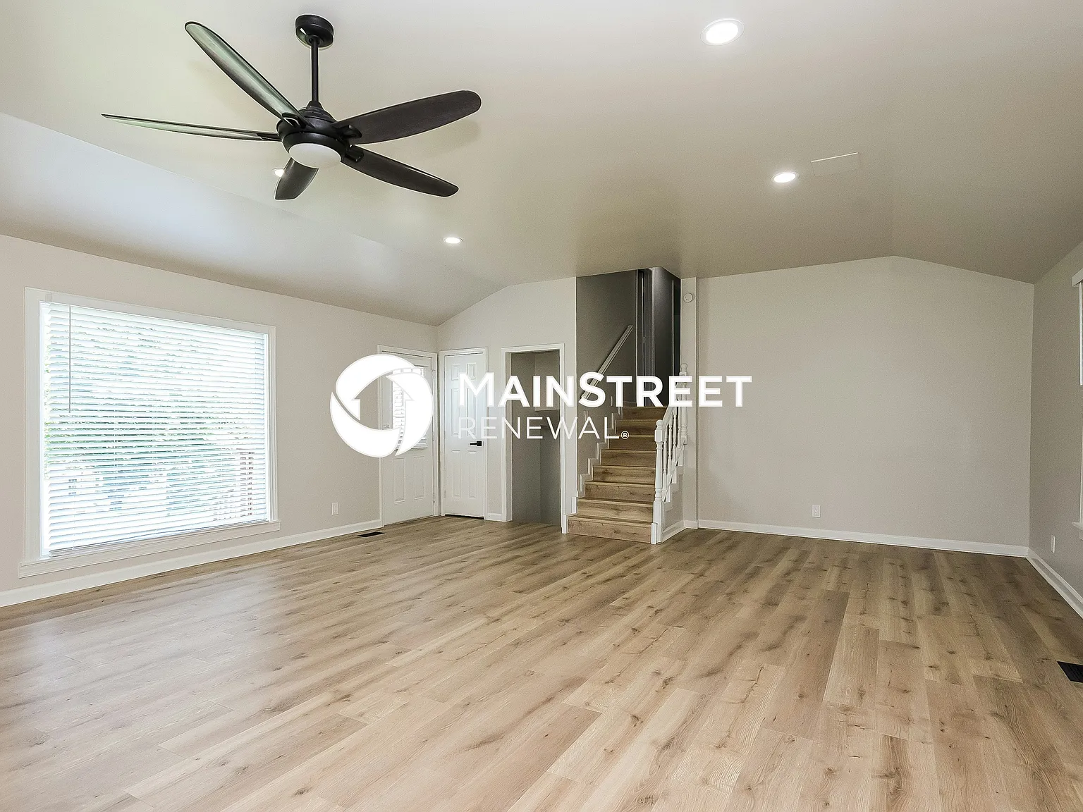 912 Denise Dr — Photo 2