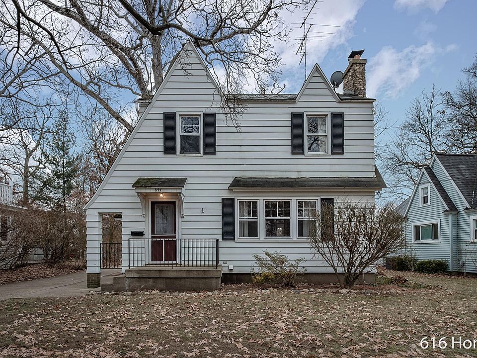 1st image of 844 Oaklawn St NE