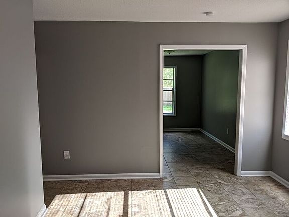 2nd image of 1131 Canary Ln