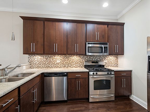 3rd image of 4950 N Western Ave APT 5H