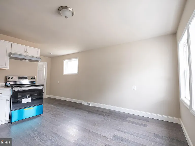 124 Robbins Ave #A — Photo 3