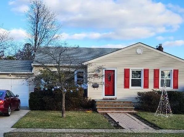 63 Spruce Street, Hicksville, NY 11801