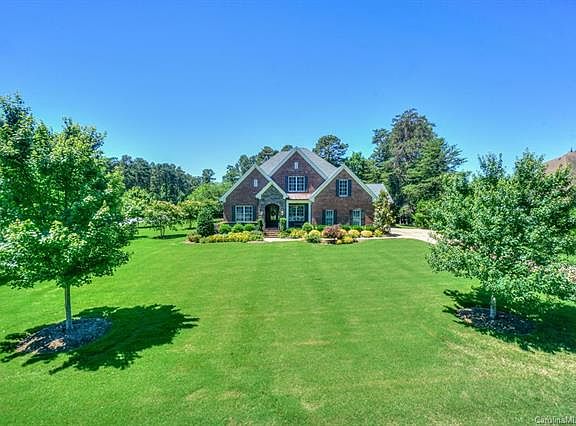3rd image of 105 Alton Ct