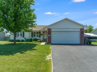184 Prairie Moon Dr, Davis Junction, IL 61020
