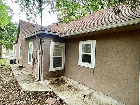 3rd image of 3511 Ruby Ave