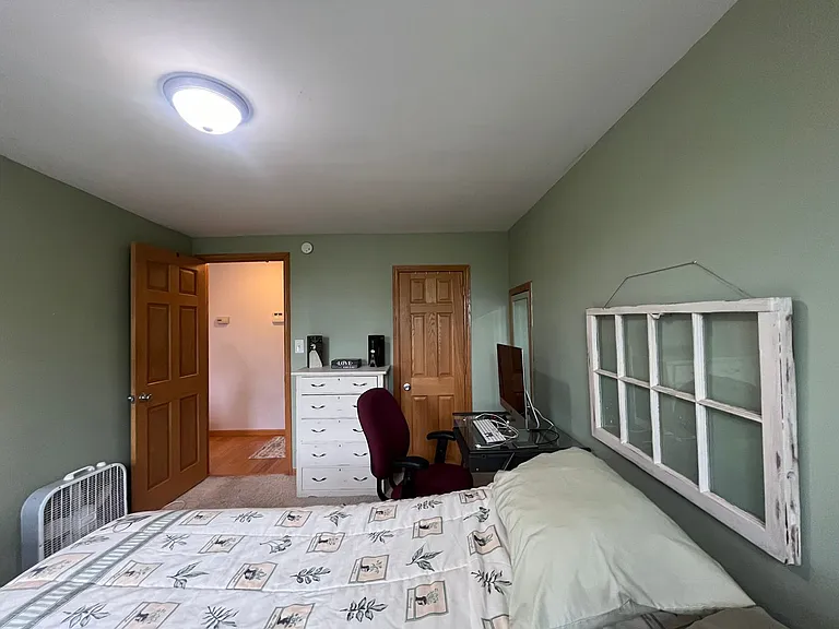 1098 Lexington — Photo 7